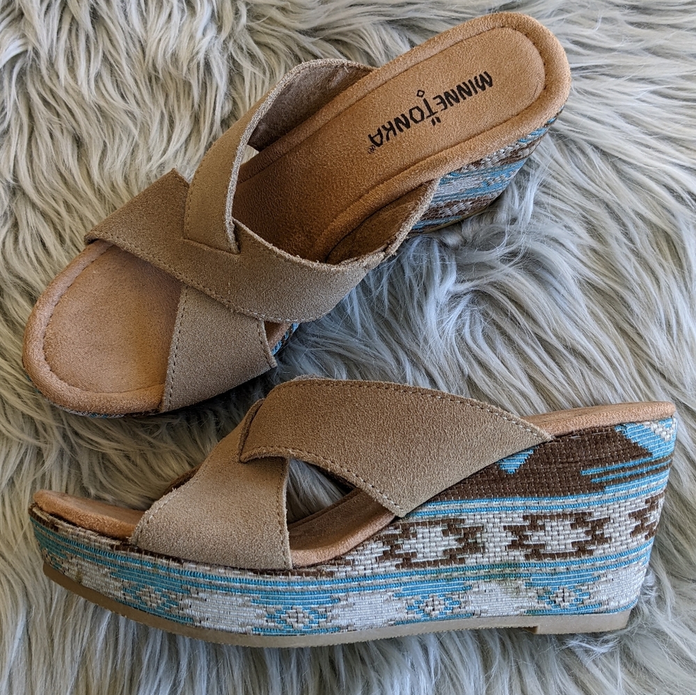 Minnetonka Platform Leather Slides - Picture 11 of 13